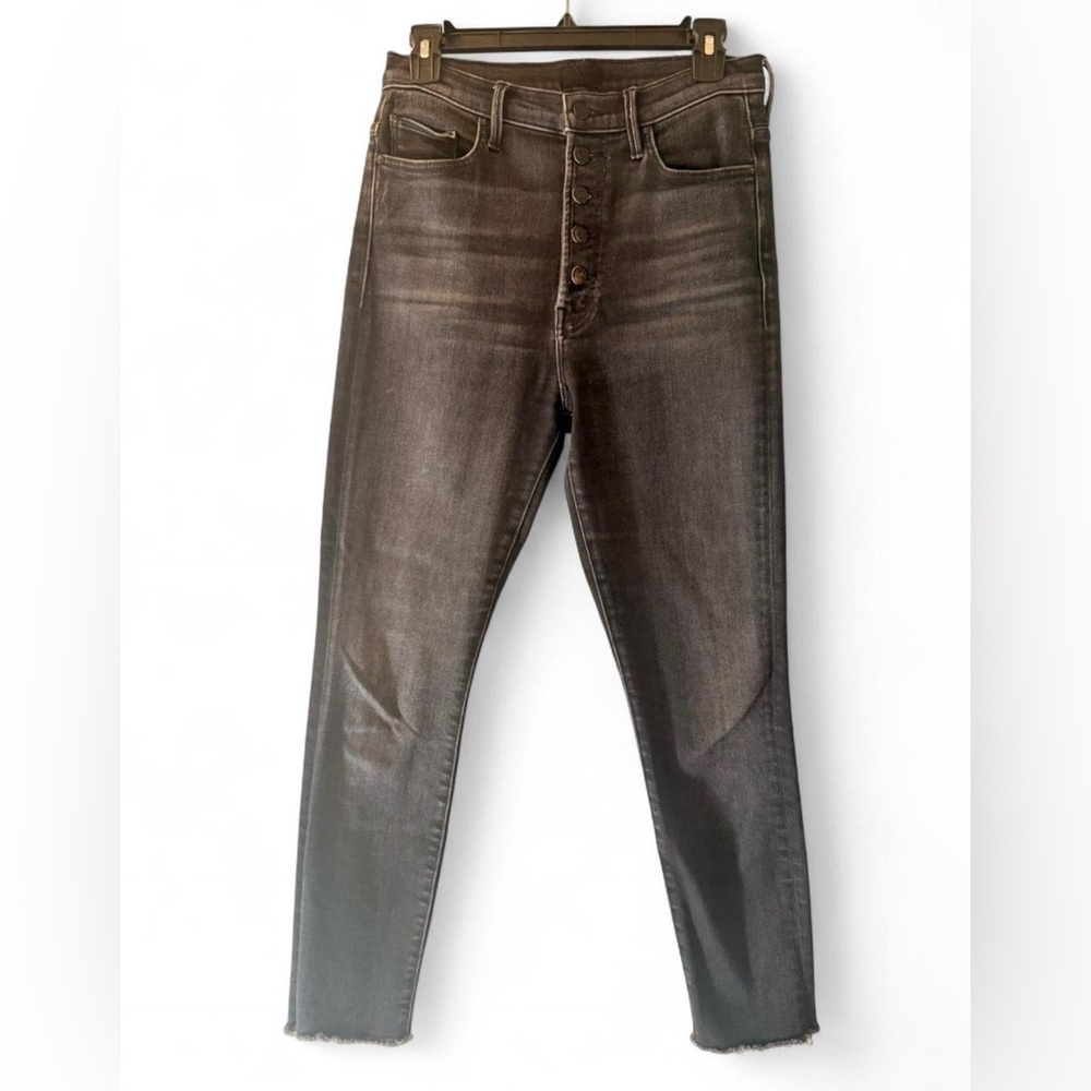 Mother the Pixie Dazzler Ankle Fray jeans in black. Size 29